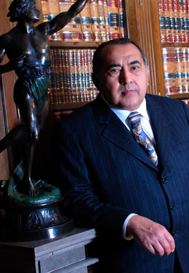 Fundador de COMAD, S.C. en el año de 1965, se especializa en asuntos complejos de carácter constitucional y litigioso.